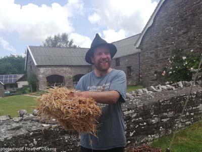 HCM with straw 400x300 credited